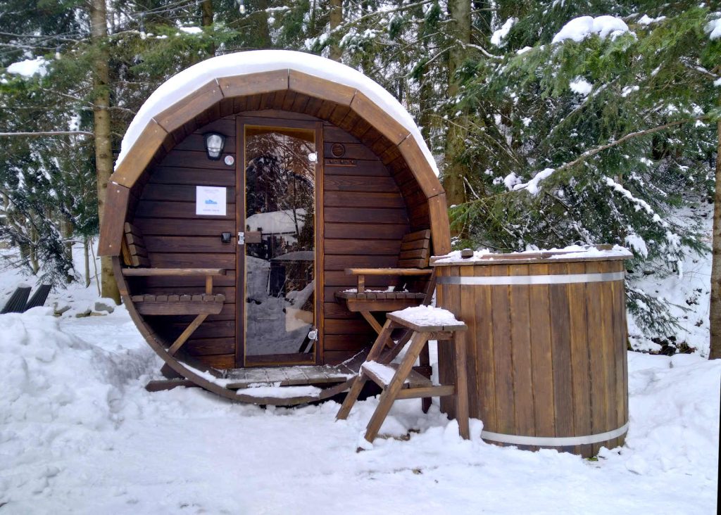 Sauna ogrodowa biberhaus fińska sucha mokra sauny ogrodowe zewnętrzne do ogrodu piec z piecem elektrycznym na drewno harvia huum drewniana biberhaus.com 78_Easy-Resize.com